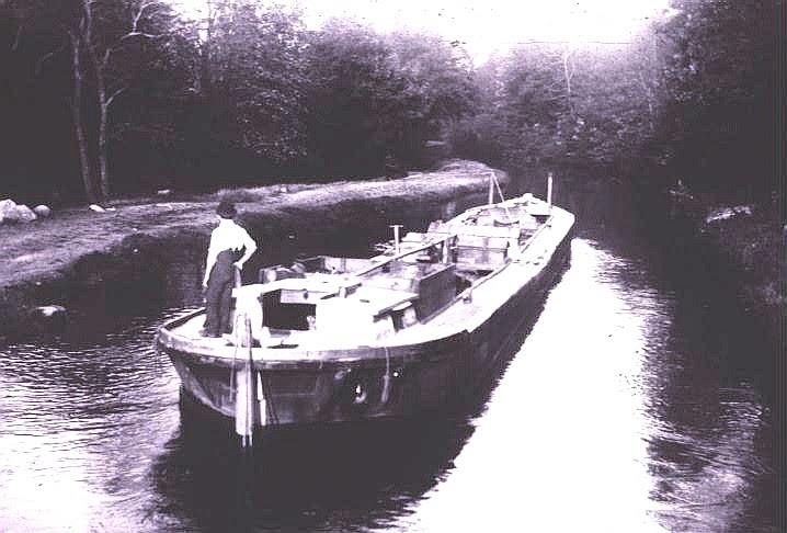 MCC-0001-young man steering canal boat